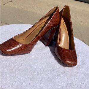 Nine West Chunky Heal Pump Brown Croc 8M